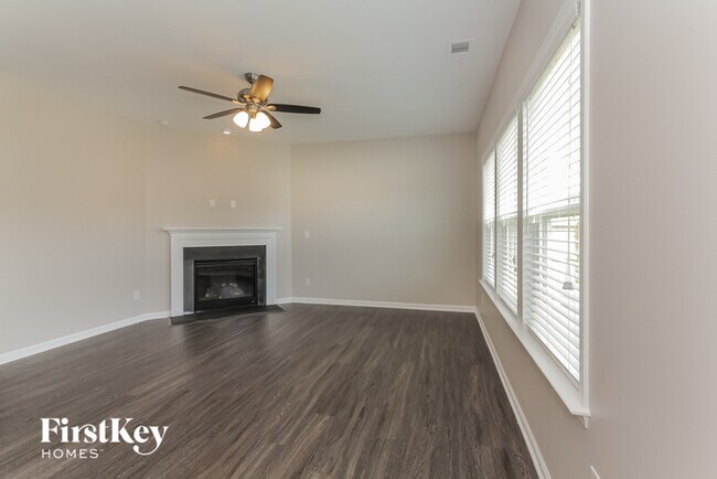 Foto del edificio - 4133 Woolcott Ave