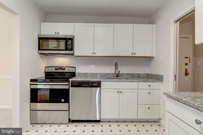 Building Photo - 9708 Kingsbridge Dr