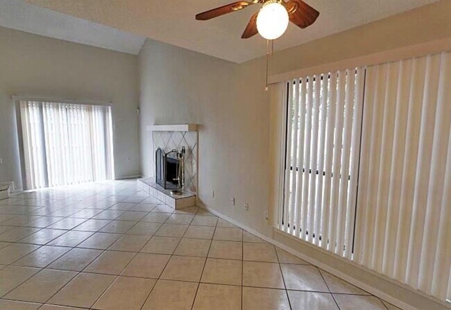 Foto del edificio - 9365 Pagewood Ln