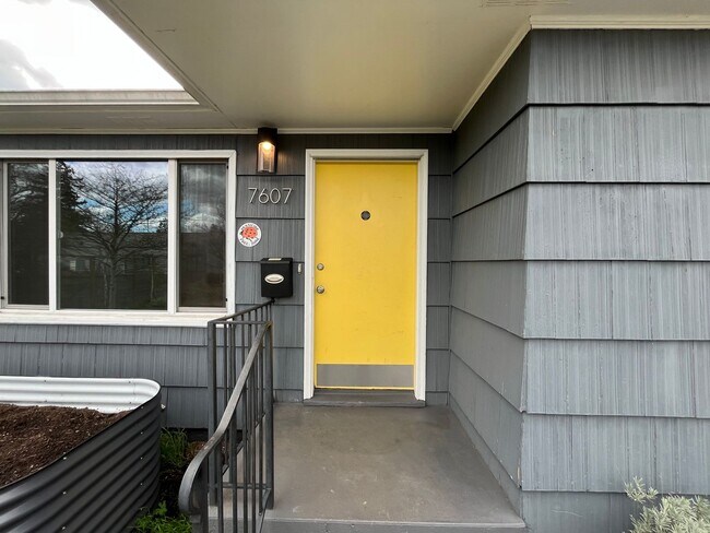 Building Photo - Cozy 3 bed 1 bath Home in Brentwood-Darlin...