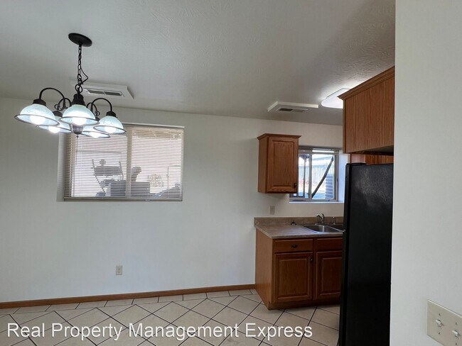 Building Photo - 2 br, 1 bath House - 4122 E Ronning Drive