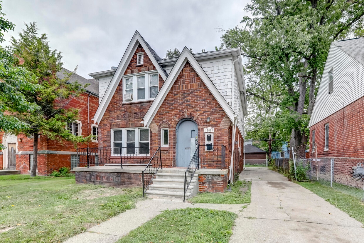Primary Photo - 15018 Hubbell St
