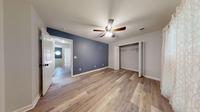 Building Photo - 500-502 Greentree
