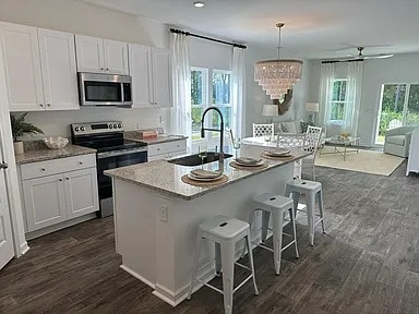 Foto del edificio - 1149 Windy Grove Ln