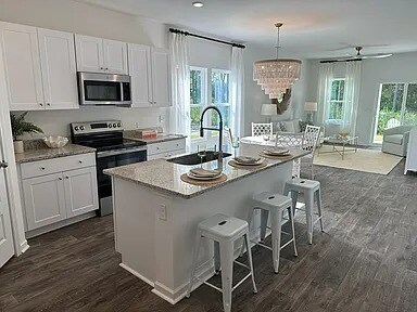Foto del edificio - 1153 Windy Grove Ln