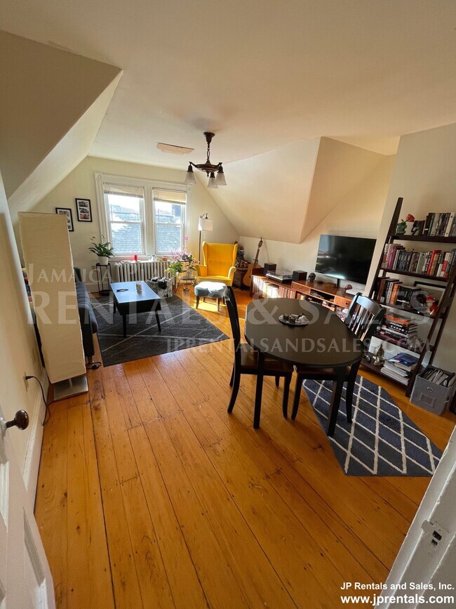 Building Photo - 5 Wenham St