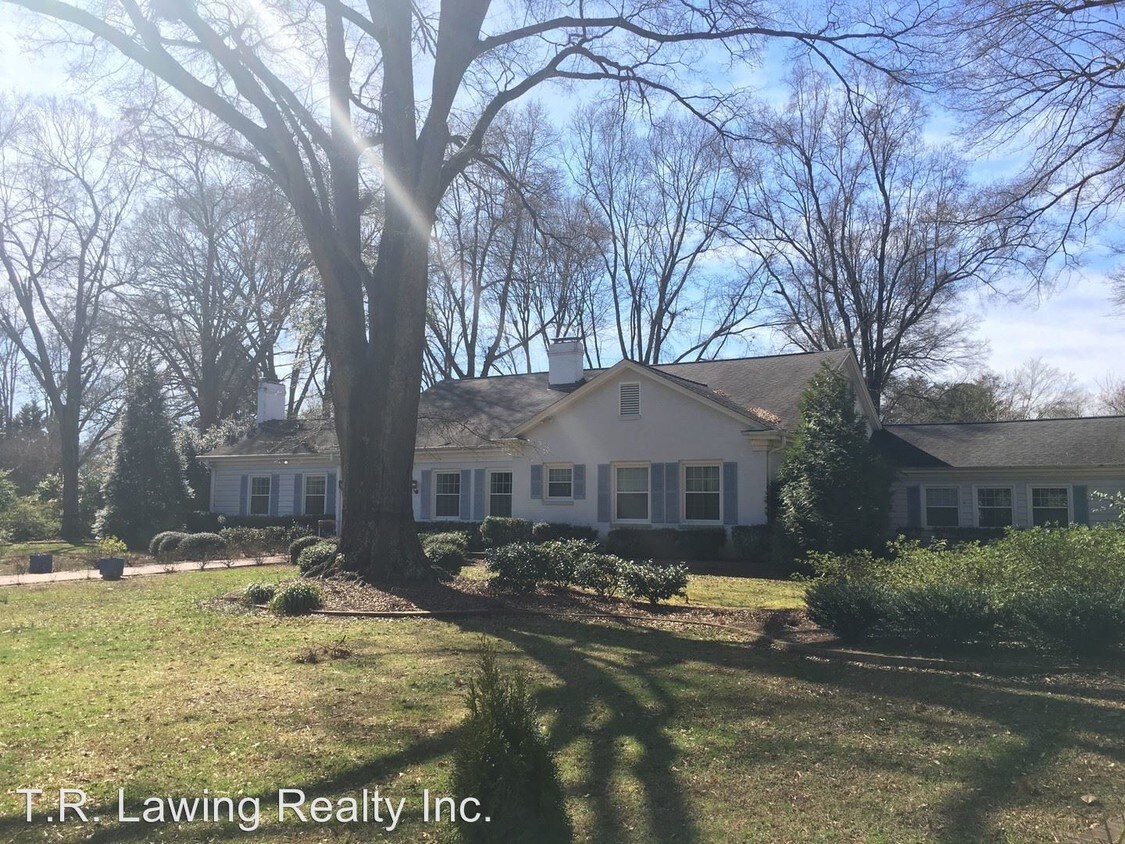 Foto principal - 1205 Fairfield Dr