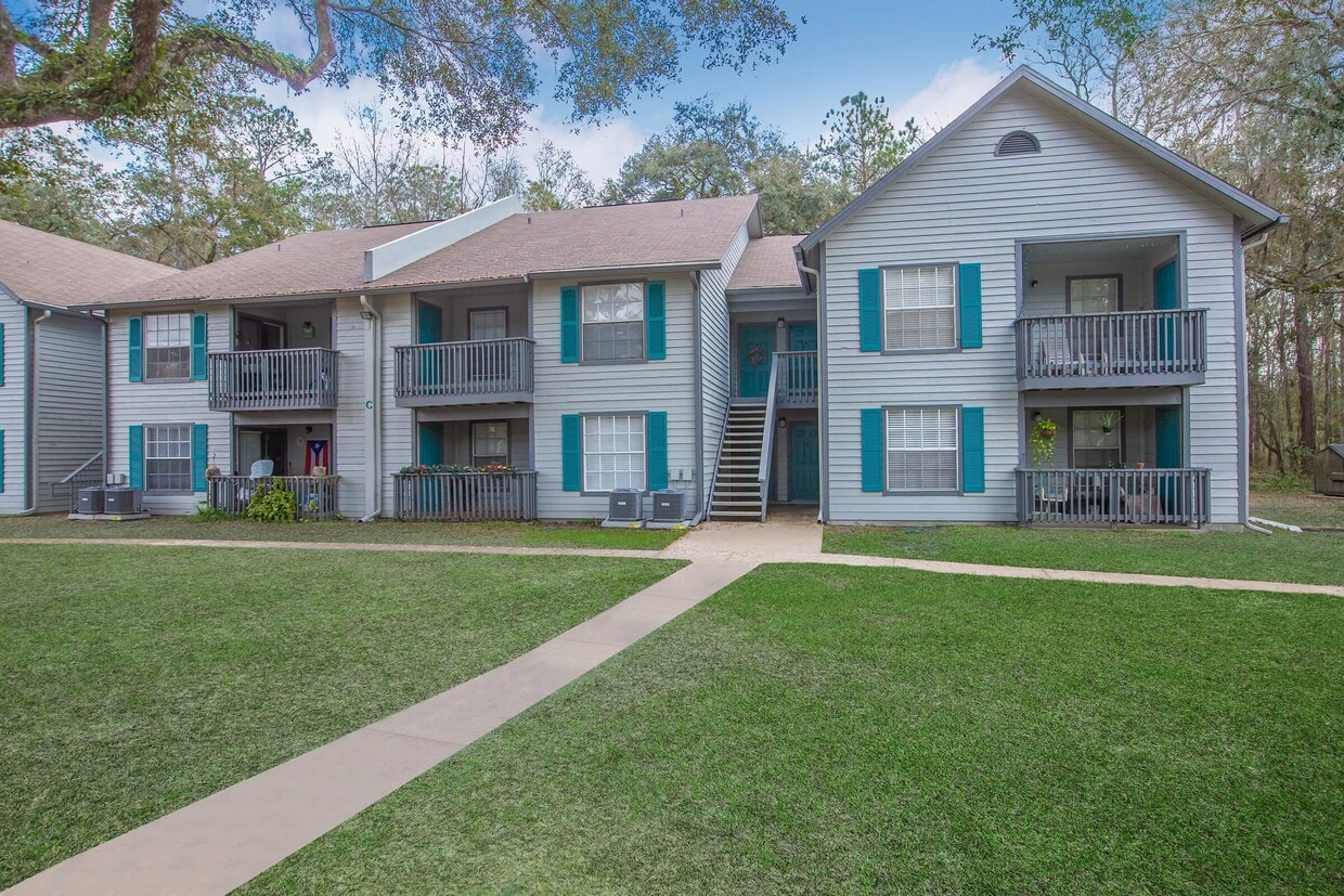 The Julep & Julep Flats Apartments in Brooksville, FL