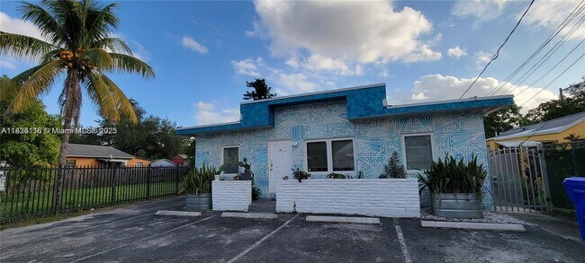 Building Photo - 110 NE 56th St