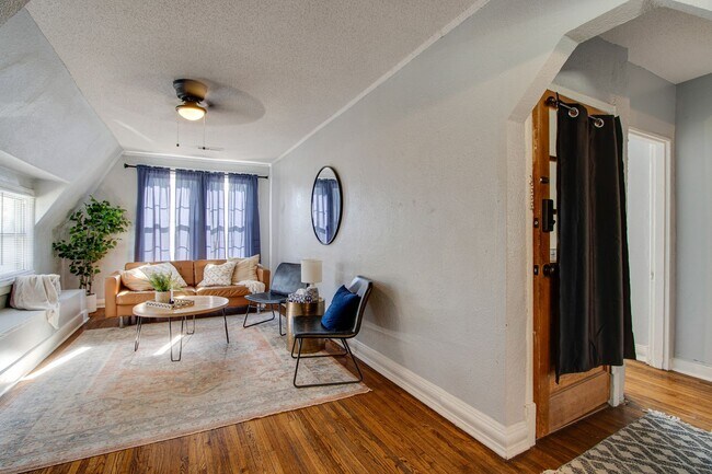 Foto del edificio - 1954 Manila Ave