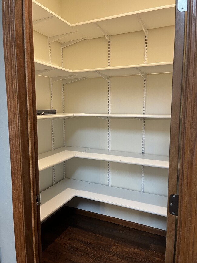 Foto del edificio - 1501 N Grove Pl