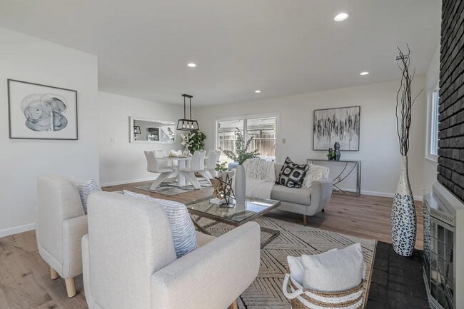 Foto del edificio - 7675 Sunset Ave