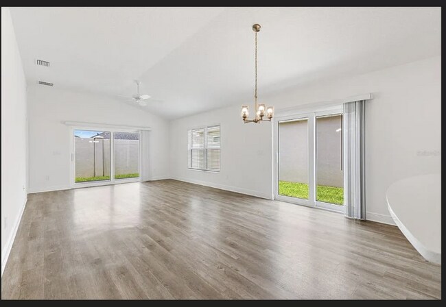 Foto del edificio - 6986 Elaine Ct