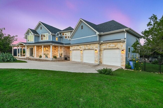 Building Photo - 3009 Lawrence Dr