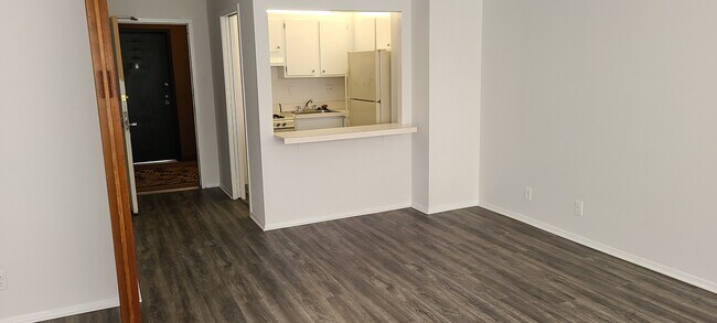 Convenient pass thru kitchen counter to dining area - 5500 Friendship Blvd