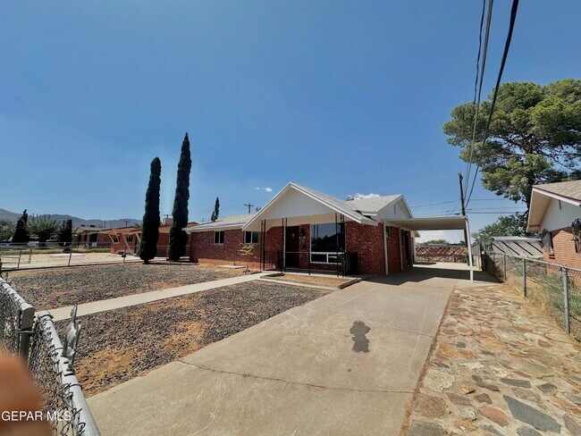 Building Photo - 4981 Winthrop Dr