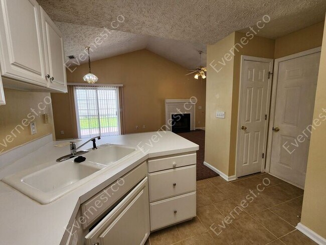 Foto del edificio - 218 Chelsea Ct