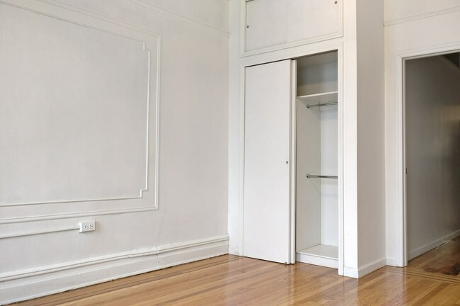 Foto del edificio - 6314 Fresh Pond Rd