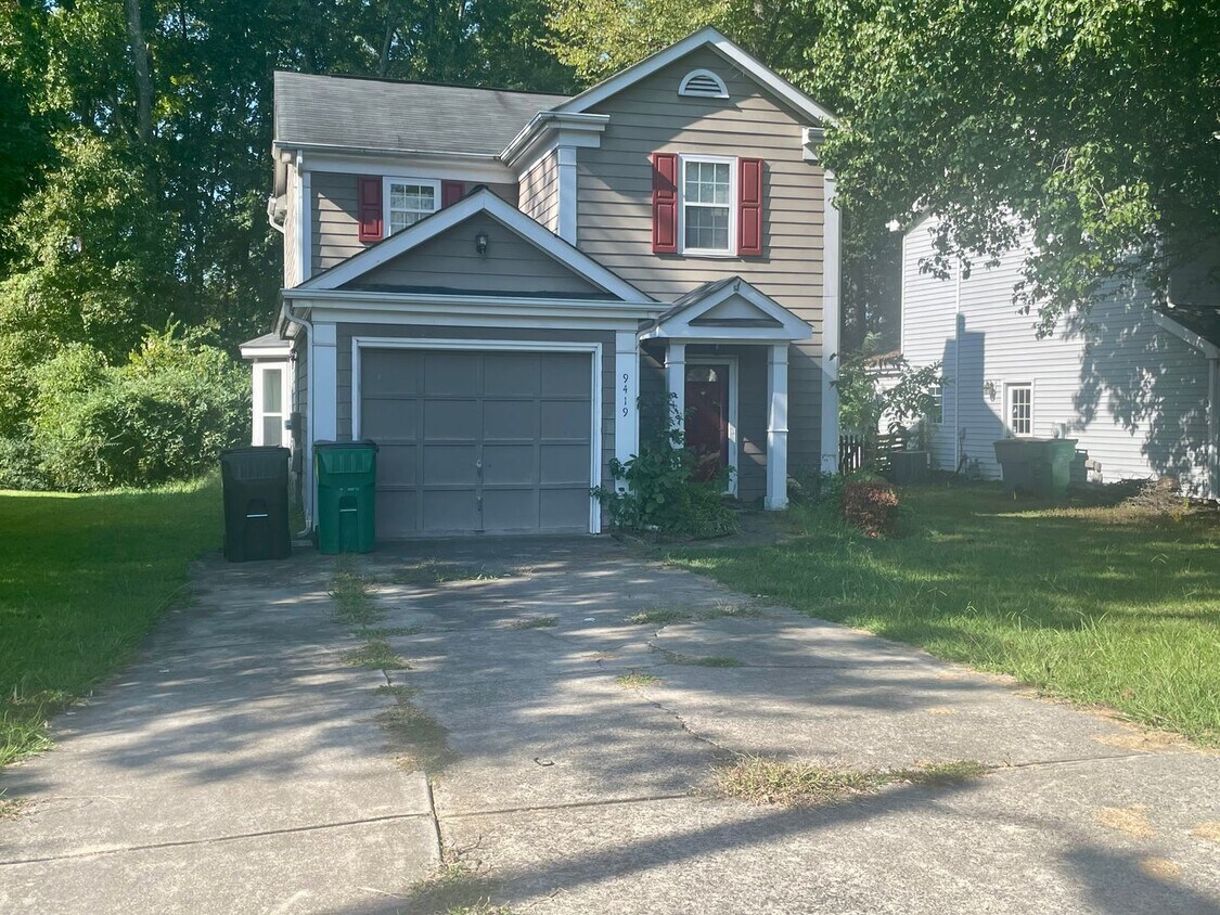 Foto principal - Welcome to this charming 3-bedroom, 2.5-ba...