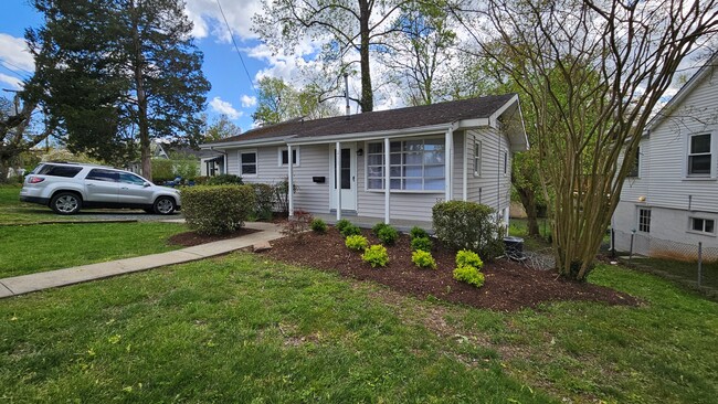 Foto del edificio - 231 Shamrock Rd