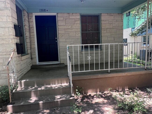 Building Photo - 1308 Crestwood Rd