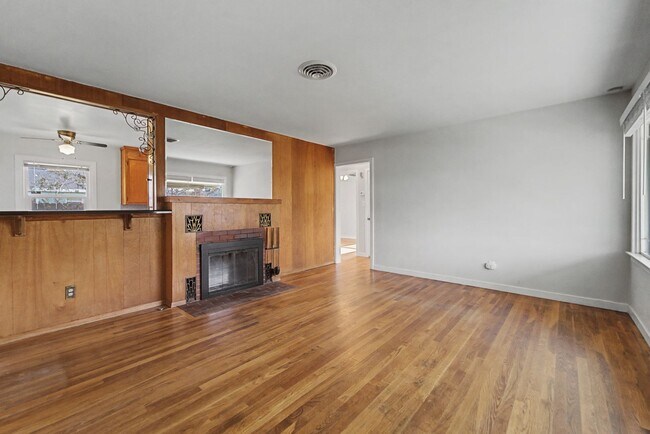 Foto del edificio - CHARMING 2bed 1 Bath Marysville