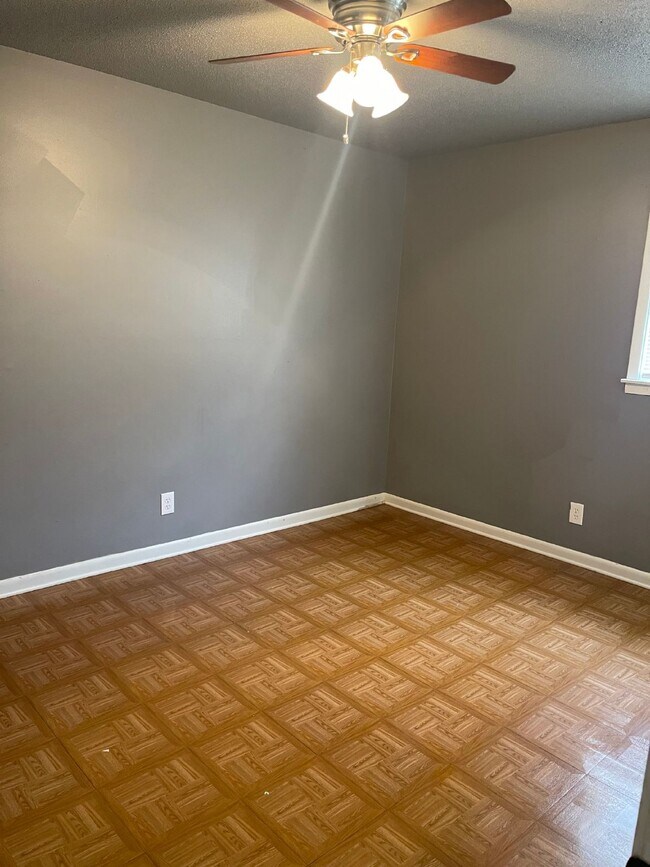 Foto del edificio - "Charming 2 Bed, 1.5 Bath Apartment in Jon...