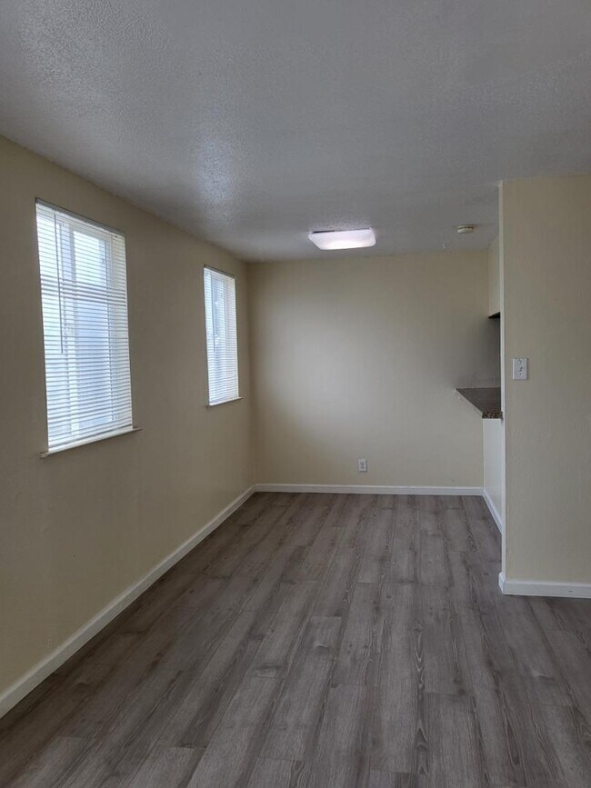 Foto del edificio - 220 N Parkview Ave