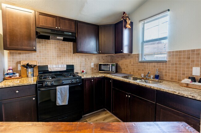 Foto del edificio - 2010 Caplin St