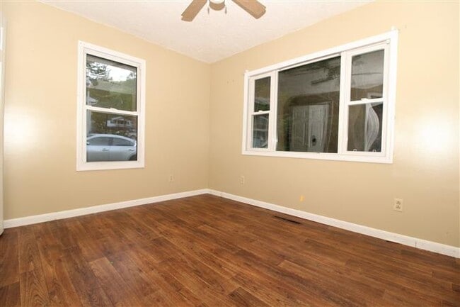 Building Photo - 434 3rd St