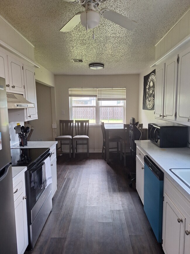 Foto del edificio - 2410 NW Norman Cir