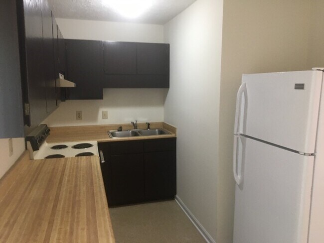 Building Photo - 1301 Bostian Dr