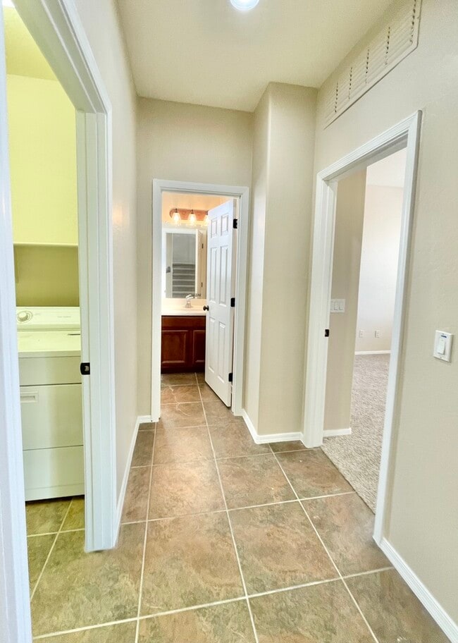 Foto del edificio - Fabulous 4-Bedroom Home For Rent in Goodyear!!