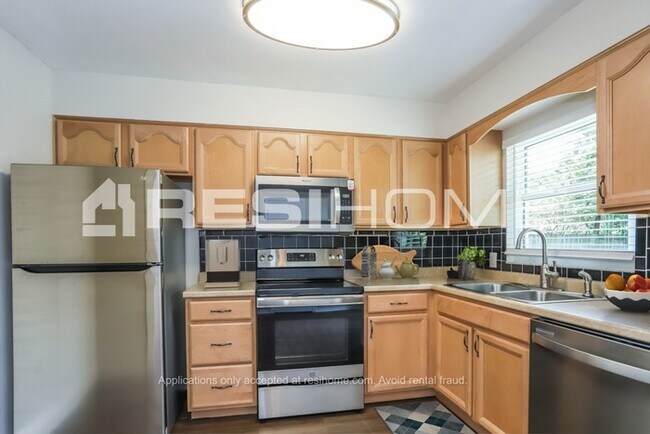 Foto del edificio - 104 51st St W