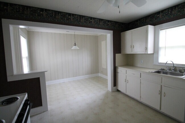 Foto del edificio - Exclusively Offered by Muse Realty, LLC