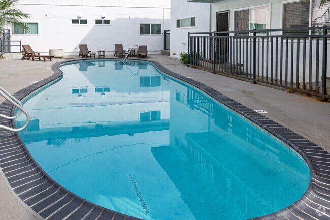 Piscina - 1401-1409 Superior Ave.