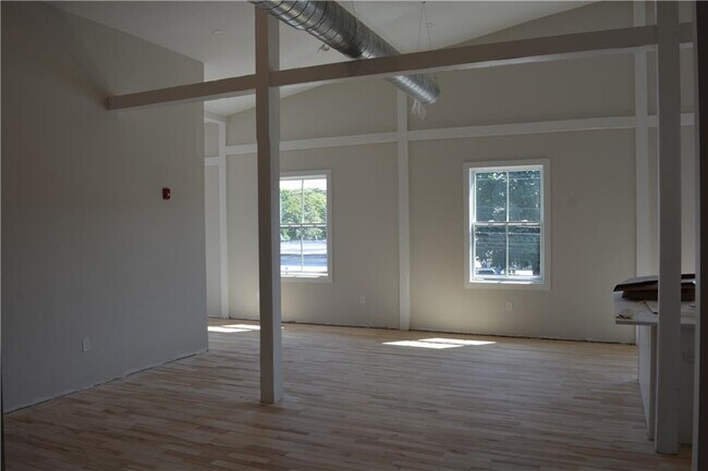 Building Photo - 461 Main St