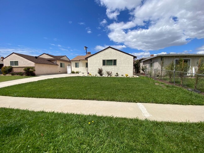 Foto del edificio - Completely Remodeled Gardena House For Ren...
