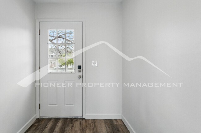 Foto del edificio - Spacious Condo with Washer/Dryer and Centr...