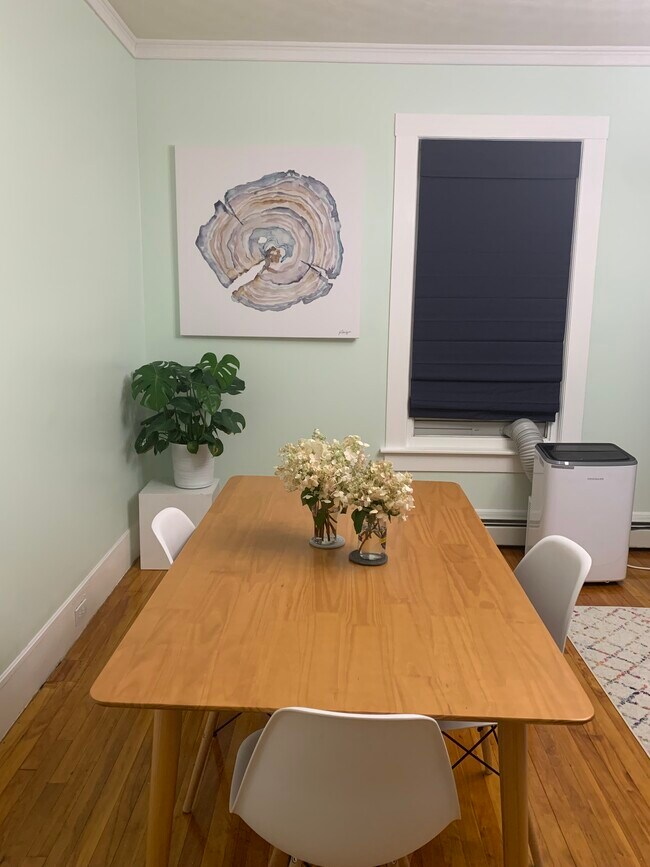 Dining area - 99 Paine St