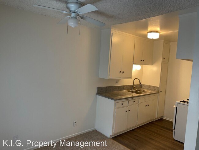 Building Photo - 1 br, 1 bath Apartment - 4540 Vista Del Mo...
