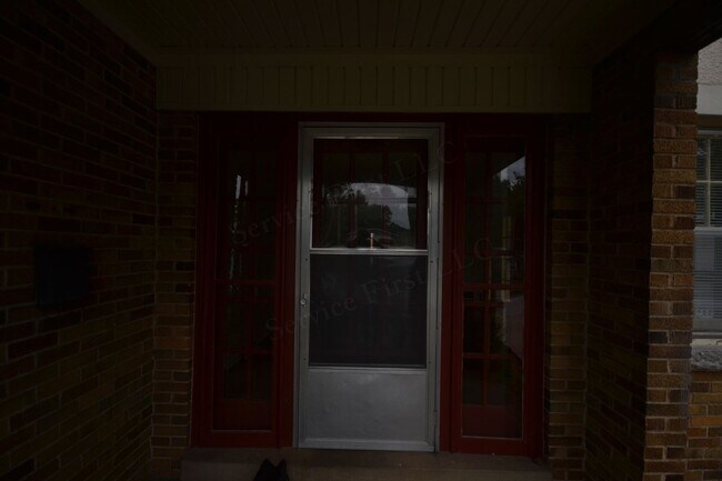 Building Photo - 208 W Maupin St