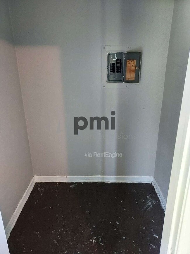 Foto del edificio - 1624 N Water St