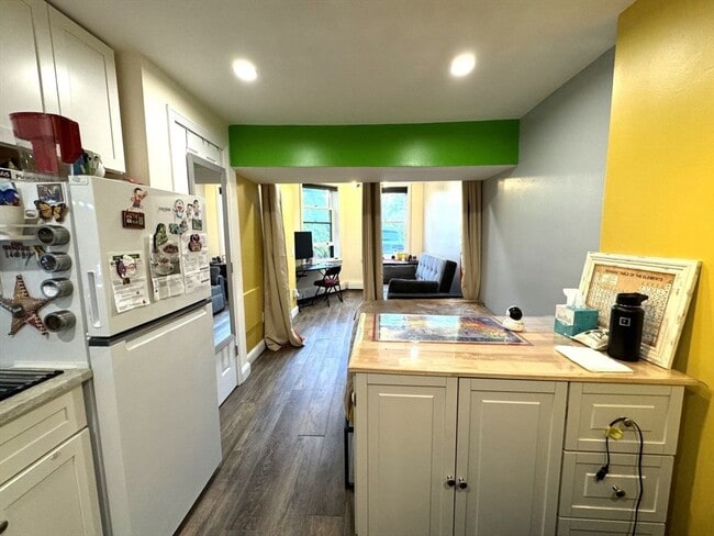 Building Photo - 482 Beacon St