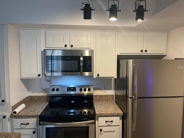 Building Photo - 2309 Balsam Dr