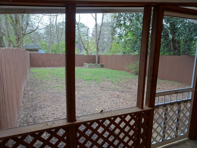 Building Photo - 283 Lake Dr
