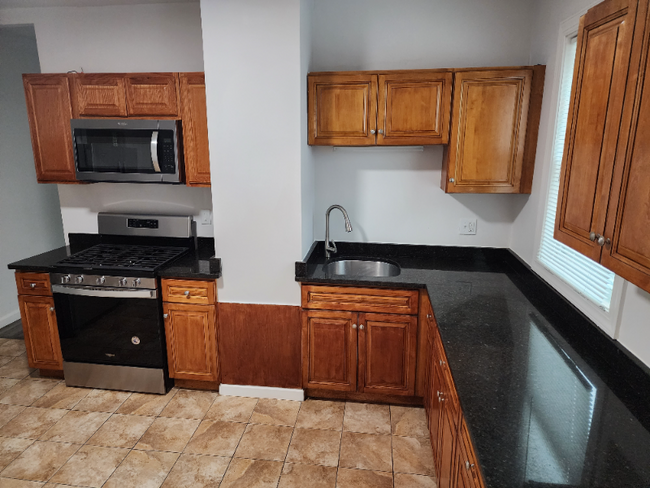 Building Photo - 412 Potters Ave