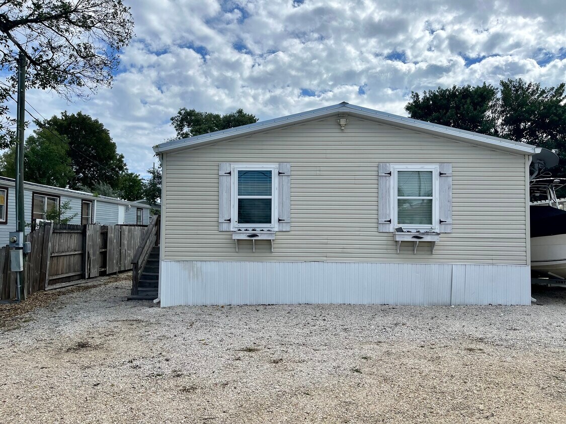 Foto principal - 945 Plantation Rd