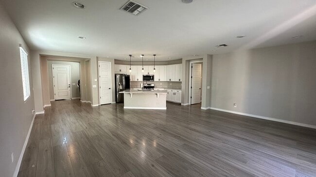 Building Photo - 2812 E Sunland Ave