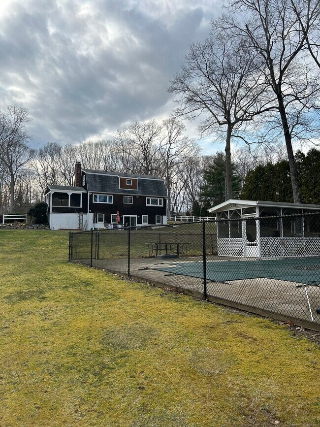 Building Photo - 386 Pumpkin Hill Rd